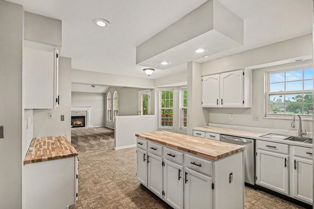 2 Sassafrass Lane, Florence, KY 41042