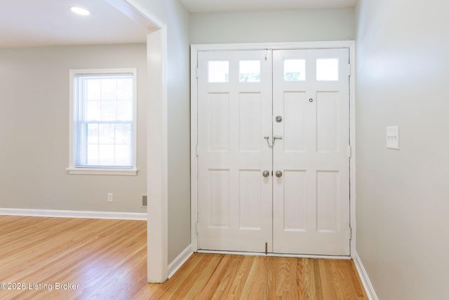 9706 Lanesboro Way, Louisville, KY 40242