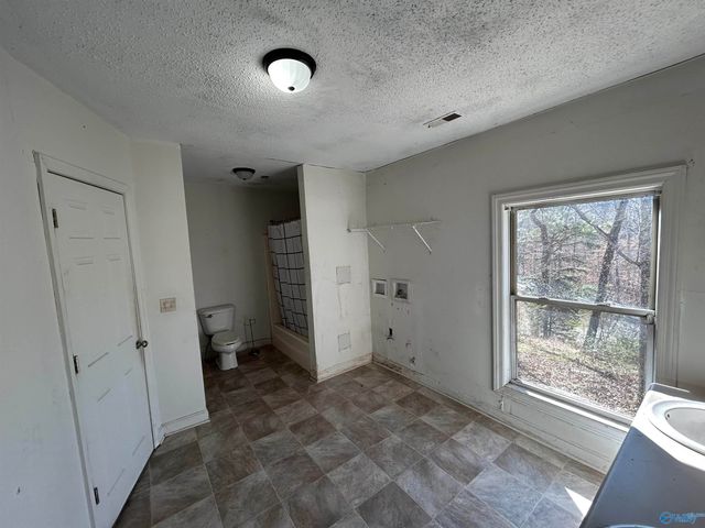 724 Old Hwy 31 S, Falkville, AL 35622