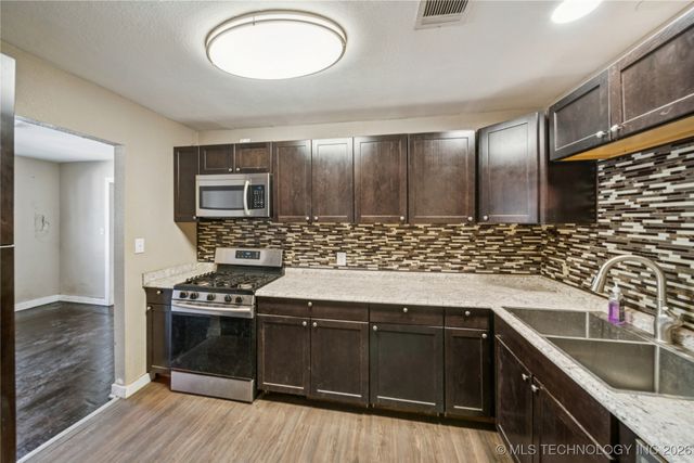 4640 S 30th West Avenue, Tulsa, OK 74107