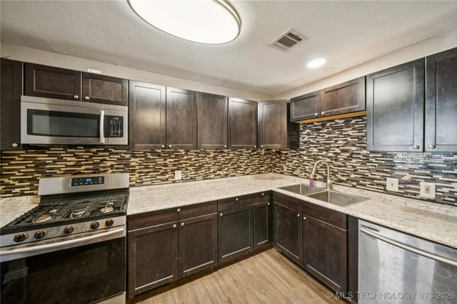 4640 S 30th West Avenue, Tulsa, OK 74107