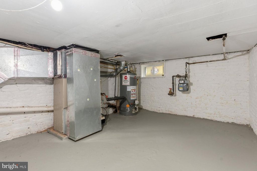 Image 9 of property listing at 868 CARROLL ST, Baltimore, MD 21230