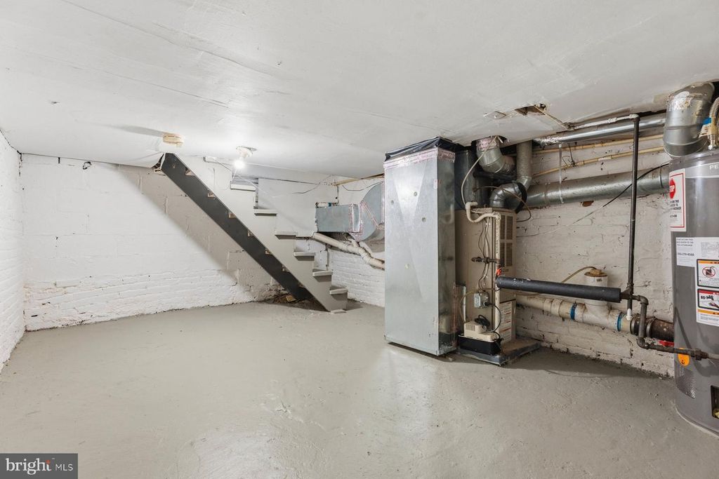 Image 10 of property listing at 868 CARROLL ST, Baltimore, MD 21230