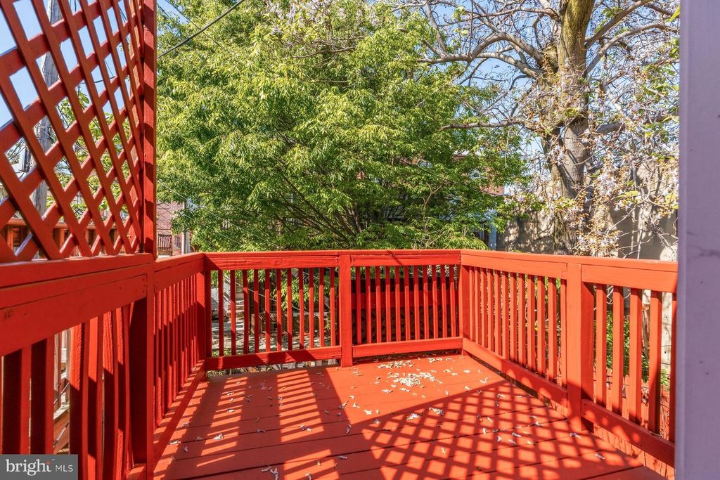 Image 13 of property listing at 868 CARROLL ST, Baltimore, MD 21230