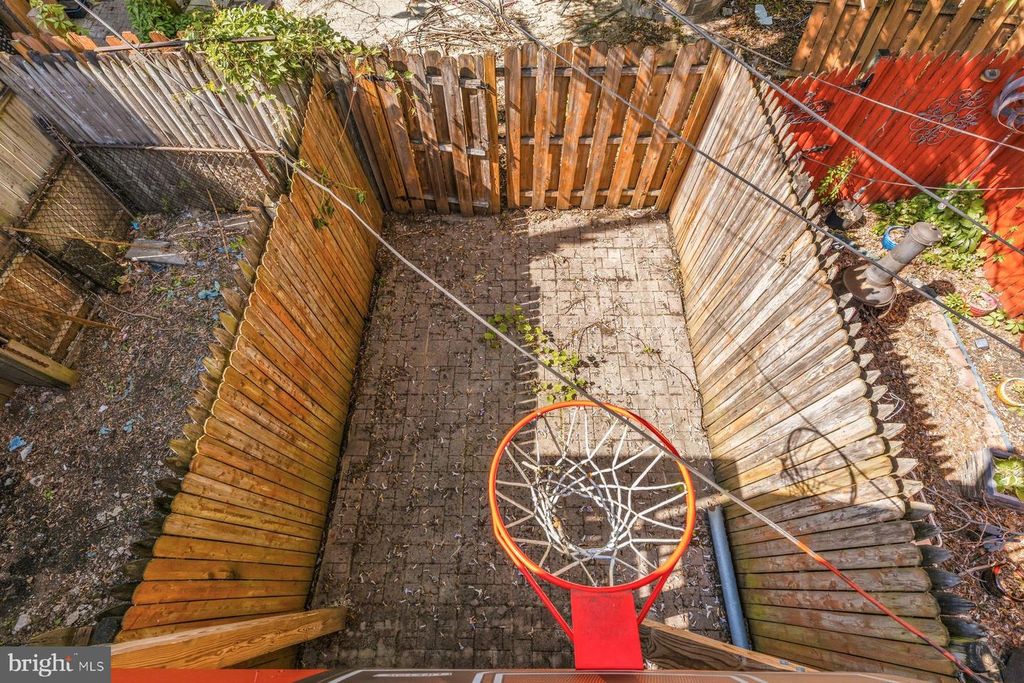 Image 15 of property listing at 868 CARROLL ST, Baltimore, MD 21230