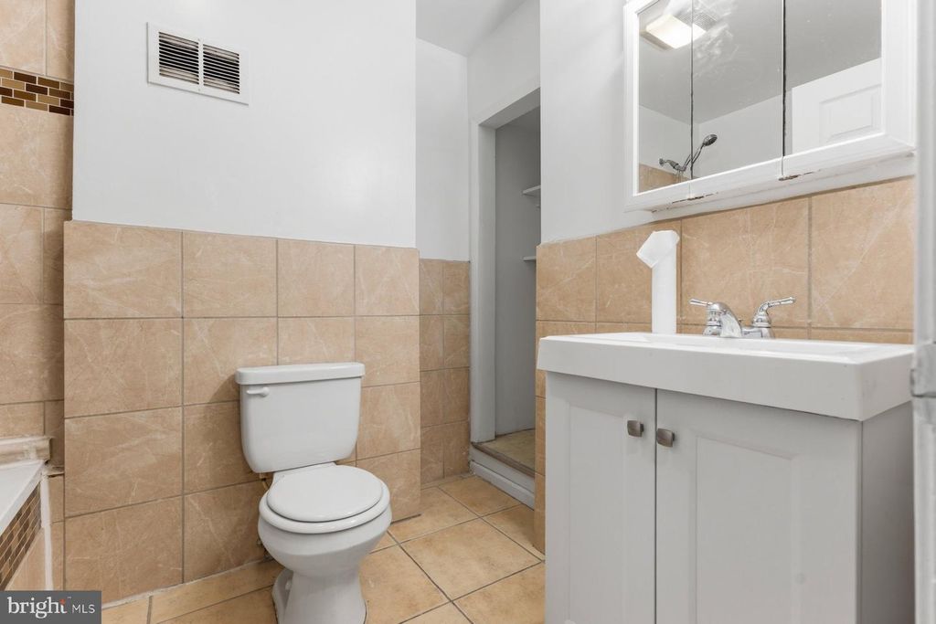 Image 17 of property listing at 868 CARROLL ST, Baltimore, MD 21230