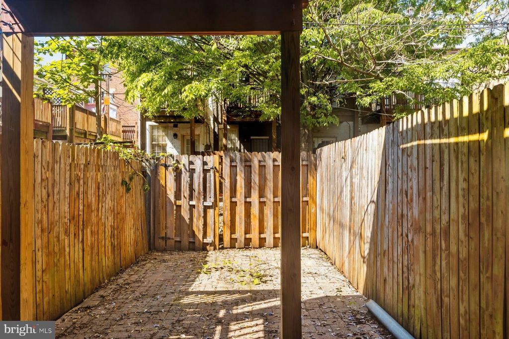 Image 24 of property listing at 868 CARROLL ST, Baltimore, MD 21230