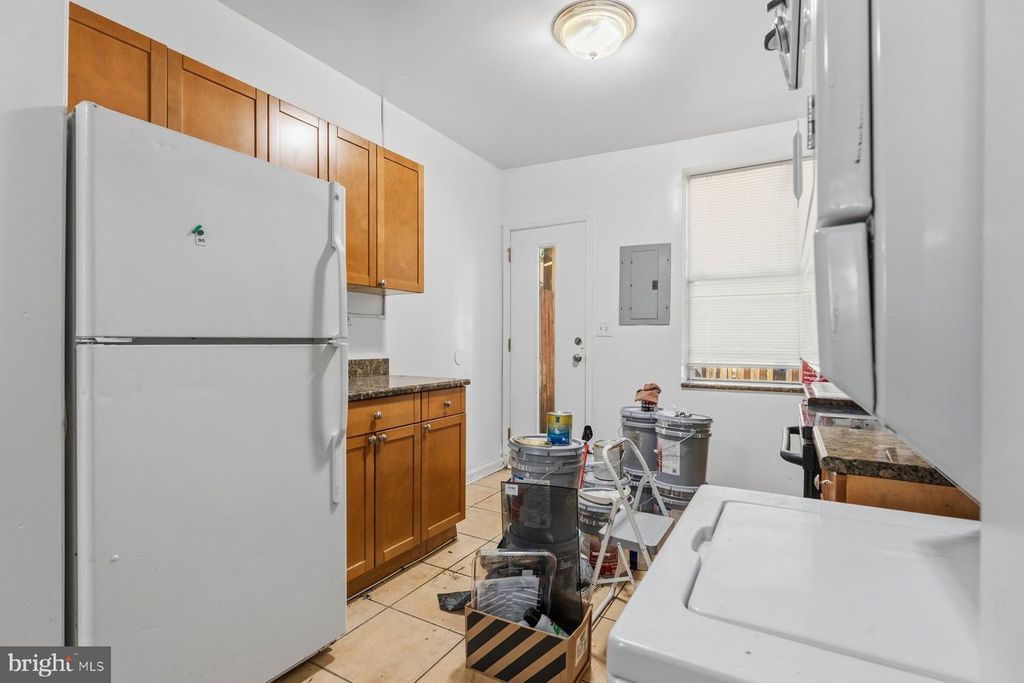 Image 2 of property listing at 868 CARROLL ST, Baltimore, MD 21230