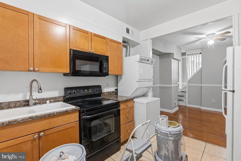 Image 3 of property listing at 868 CARROLL ST, Baltimore, MD 21230