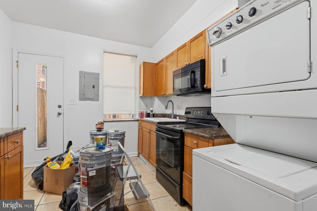 Image 4 of property listing at 868 CARROLL ST, Baltimore, MD 21230