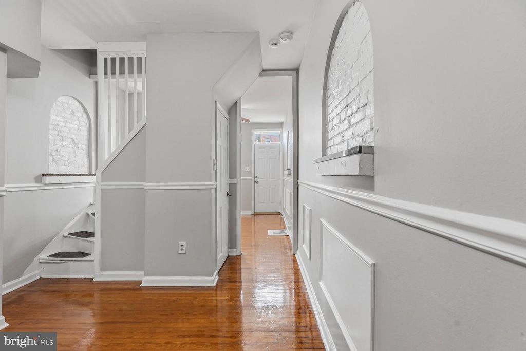Image 5 of property listing at 868 CARROLL ST, Baltimore, MD 21230