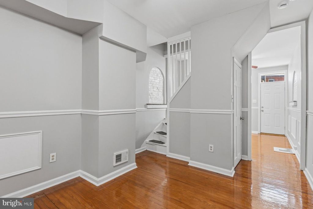 Image 6 of property listing at 868 CARROLL ST, Baltimore, MD 21230