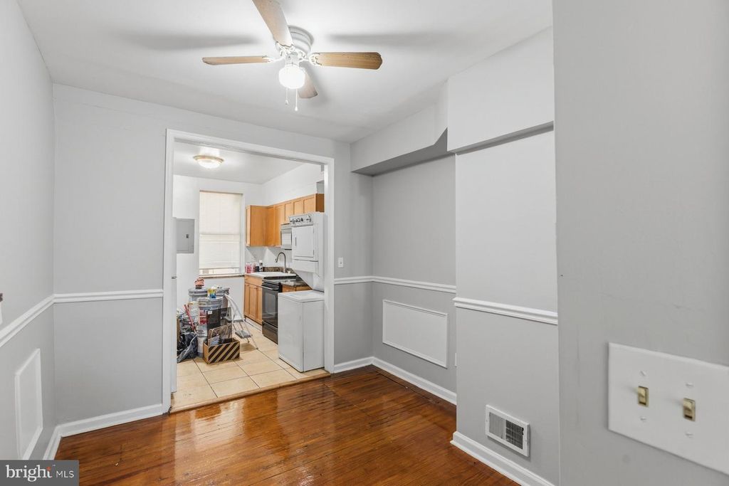 Image 8 of property listing at 868 CARROLL ST, Baltimore, MD 21230