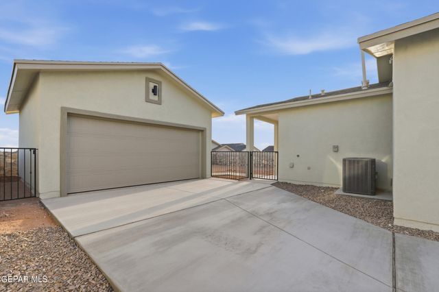 3736 MODEL Lane, El Paso, TX 79938