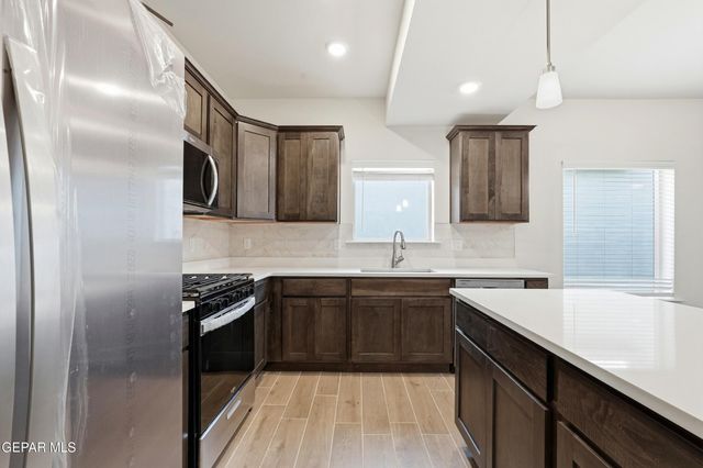 3736 MODEL Lane, El Paso, TX 79938