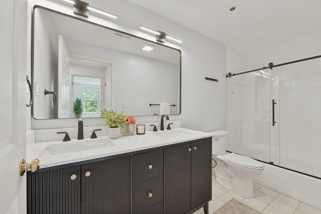 110 Coolidge Hill Rd 2, Watertown, MA 02472