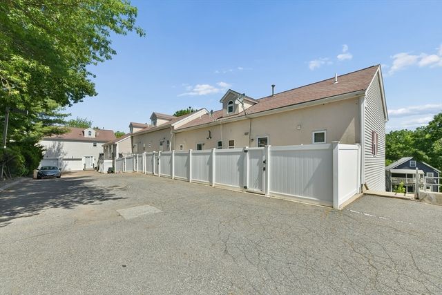 110 Coolidge Hill Rd 2, Watertown, MA 02472