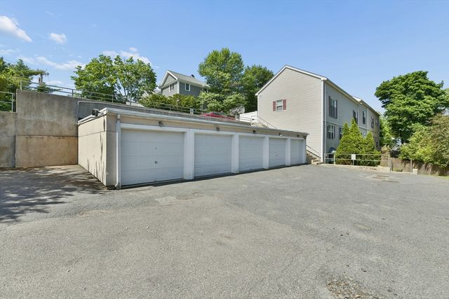 110 Coolidge Hill Rd 2, Watertown, MA 02472
