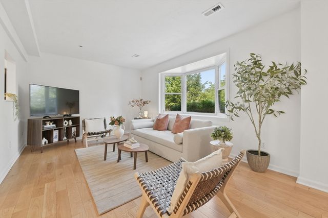 110 Coolidge Hill Rd 2, Watertown, MA 02472
