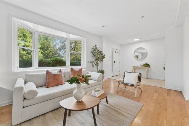 110 Coolidge Hill Rd 2, Watertown, MA 02472