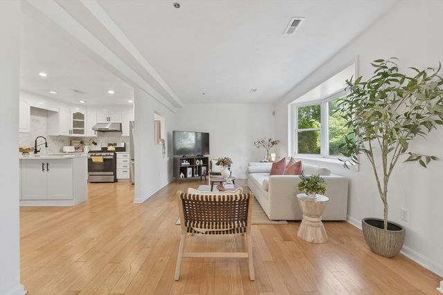 110 Coolidge Hill Rd 2, Watertown, MA 02472