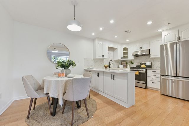 110 Coolidge Hill Rd 2, Watertown, MA 02472