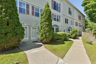 110 Coolidge Hill Rd 2, Watertown, MA 02472