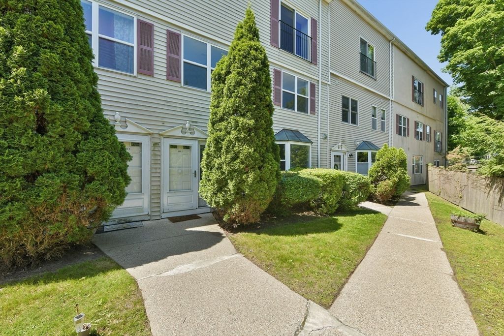 110 Coolidge Hill Rd 2, Watertown, MA 02472