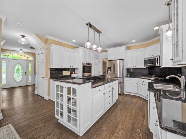 3404 Redwing Drive, Naperville, IL 60564