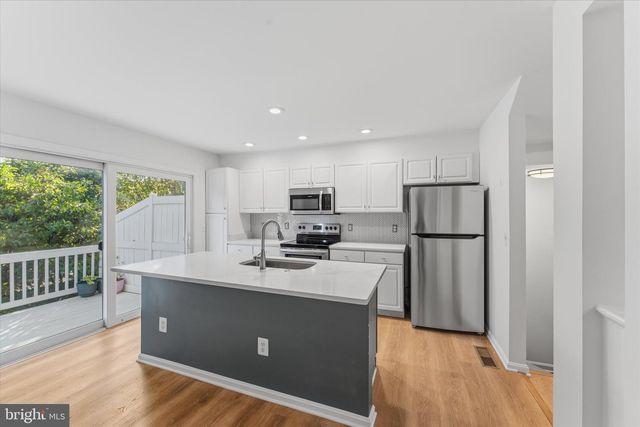 12066 EDGEMERE CIR, Reston, VA 20190