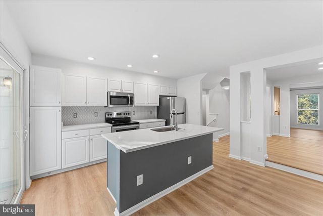 12066 EDGEMERE CIR, Reston, VA 20190