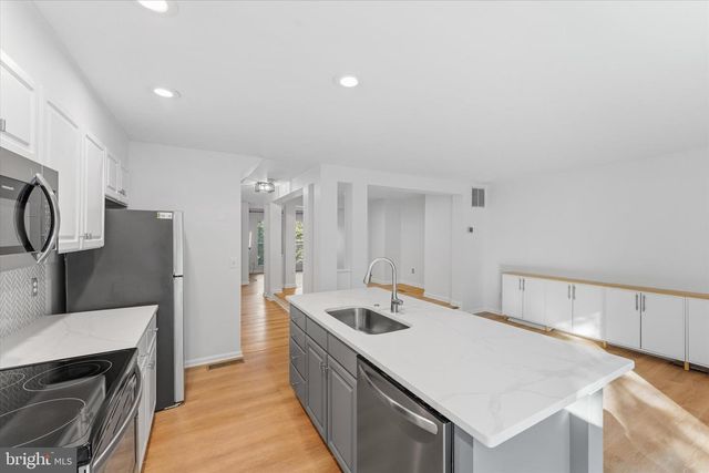 12066 EDGEMERE CIR, Reston, VA 20190