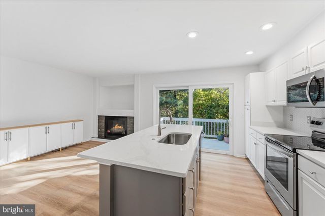 12066 EDGEMERE CIR, Reston, VA 20190