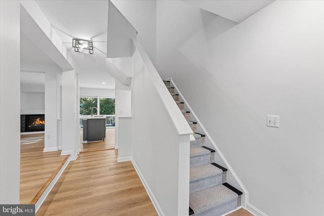 12066 EDGEMERE CIR, Reston, VA 20190