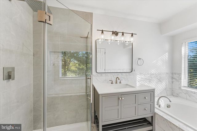 12066 EDGEMERE CIR, Reston, VA 20190