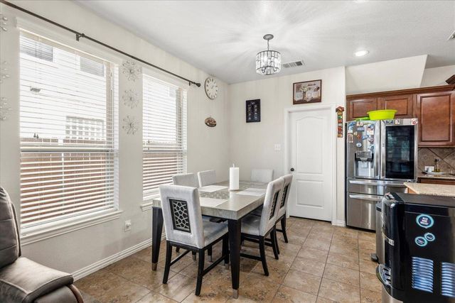 117 E Emory Fields DR, Hutto, TX 78634