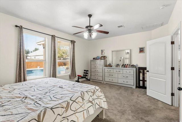 117 E Emory Fields DR, Hutto, TX 78634