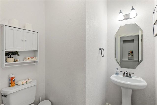 117 E Emory Fields DR, Hutto, TX 78634