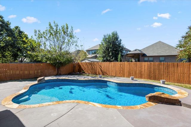 117 E Emory Fields DR, Hutto, TX 78634