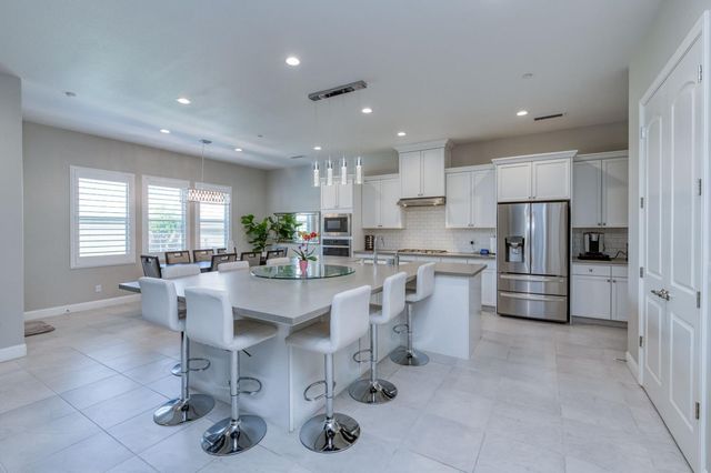 682 Parsons Way S, Madera, CA 93636