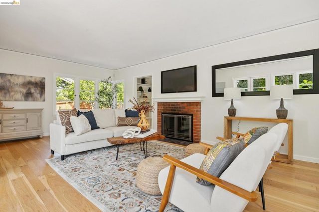 3635 Majestic Ave, Oakland, CA 94605