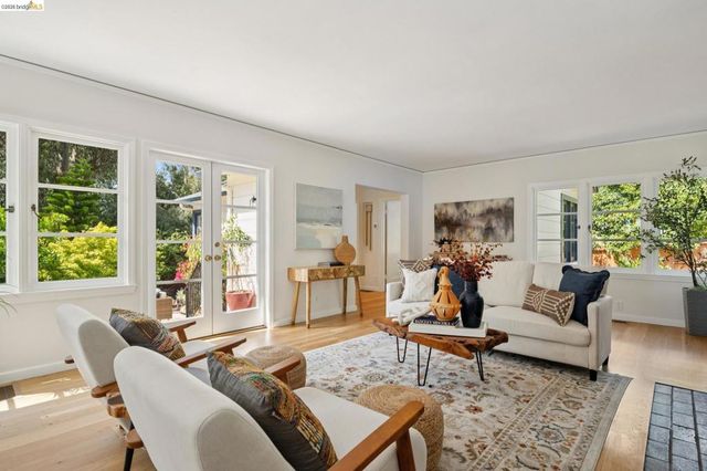3635 Majestic Ave, Oakland, CA 94605