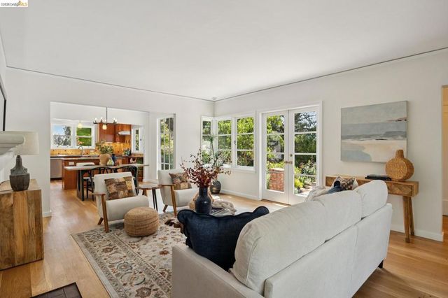 3635 Majestic Ave, Oakland, CA 94605