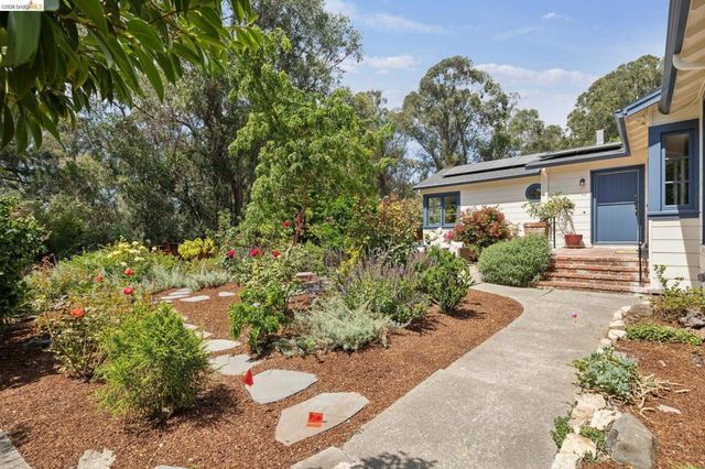 3635 Majestic Ave, Oakland, CA 94605