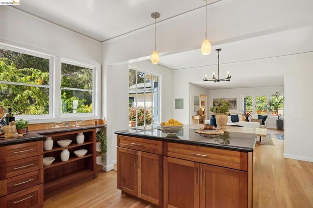 3635 Majestic Ave, Oakland, CA 94605