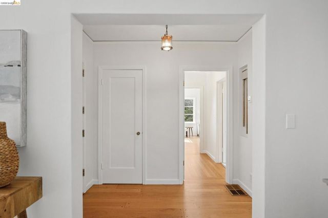 3635 Majestic Ave, Oakland, CA 94605