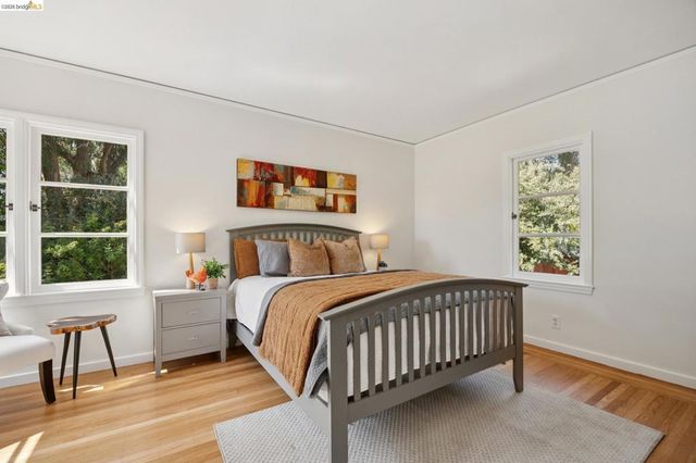 3635 Majestic Ave, Oakland, CA 94605