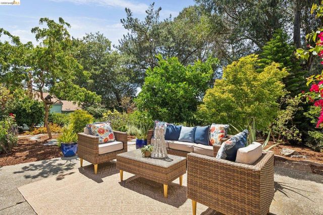 3635 Majestic Ave, Oakland, CA 94605
