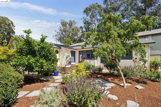3635 Majestic Ave, Oakland, CA 94605