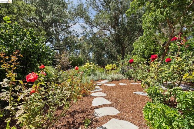 3635 Majestic Ave, Oakland, CA 94605